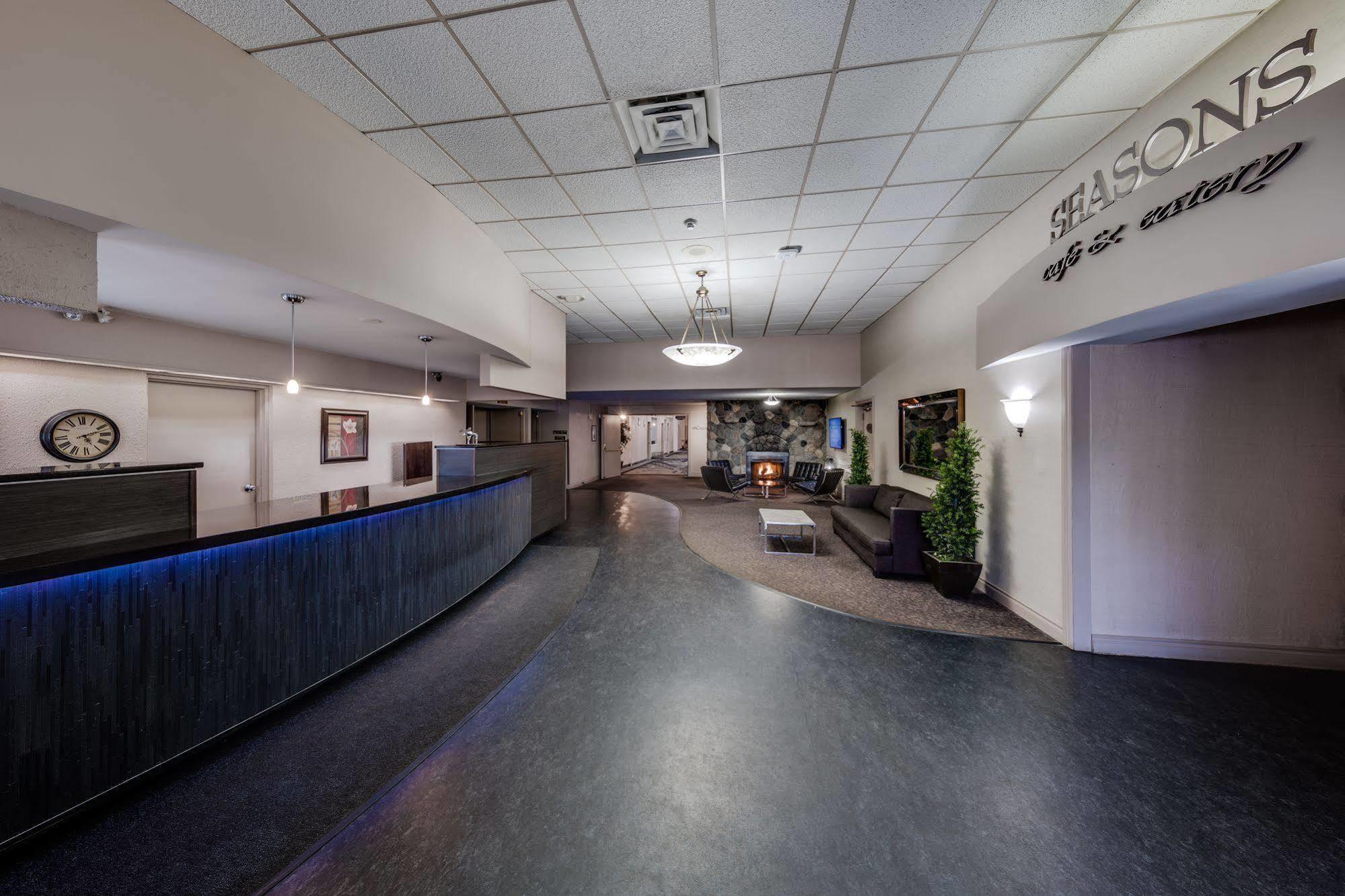 Heritage Inn Hotel & Convention Centre - Муус Джоу Екстериор снимка