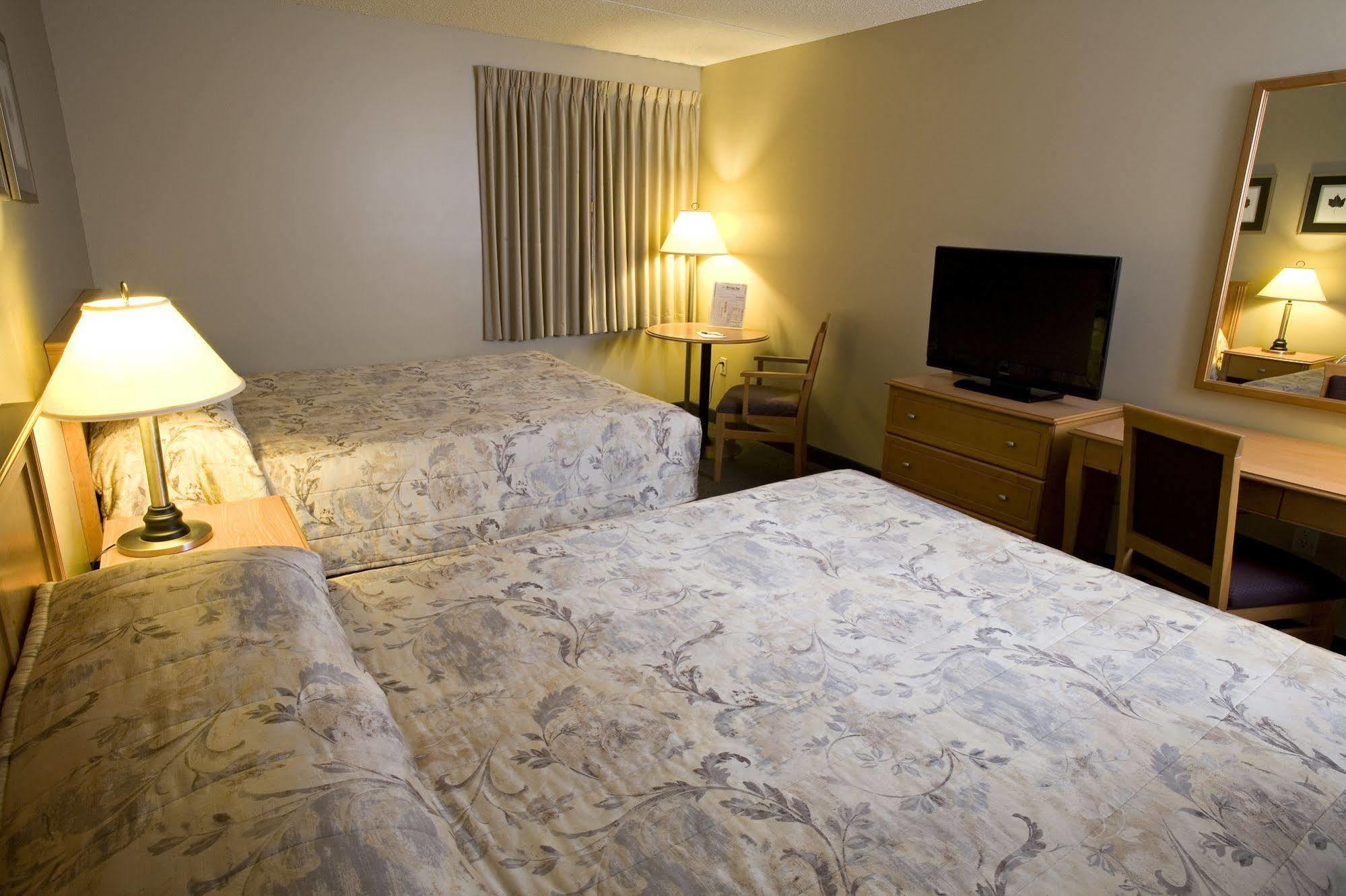 Heritage Inn Hotel & Convention Centre - Муус Джоу Екстериор снимка