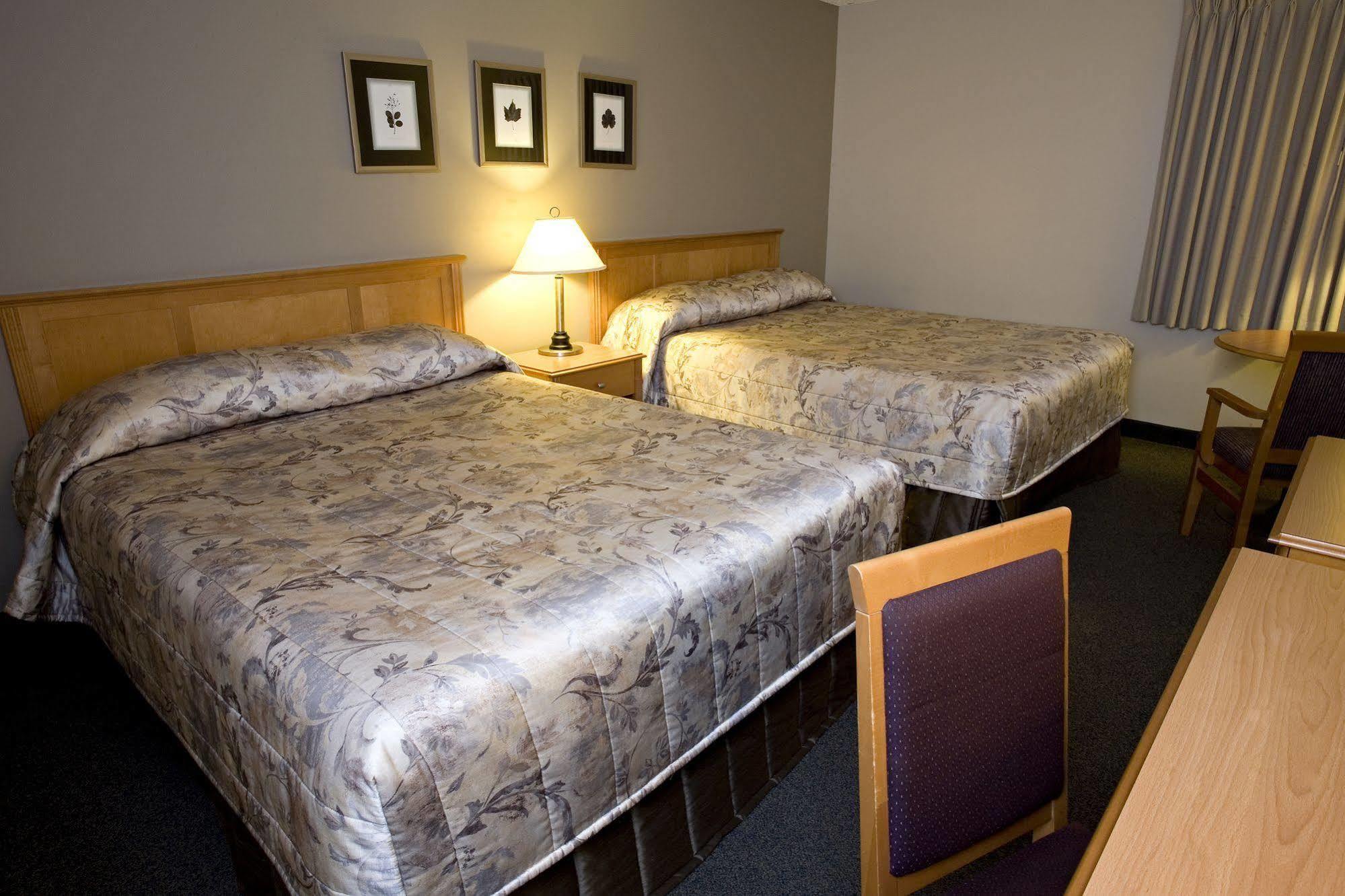 Heritage Inn Hotel & Convention Centre - Муус Джоу Екстериор снимка